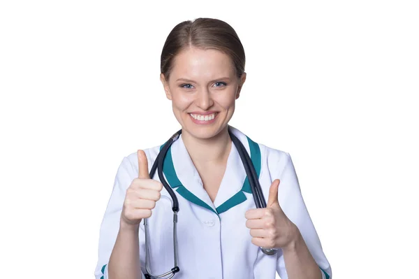 女医生的肖像摆姿势在白色与竖起大拇指 — 图库照片