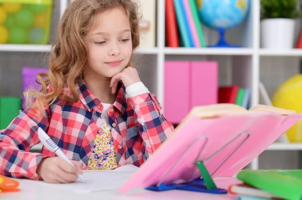 Cute little girl doing homework — Stock Photo, Image