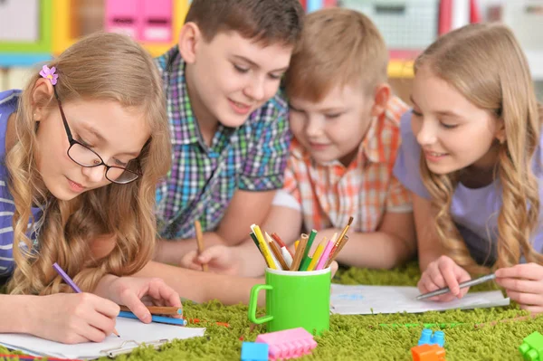 Group of children drawing with pencils — Stock Photo, Image