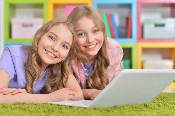 Two pretty little girls — Stock Photo, Image