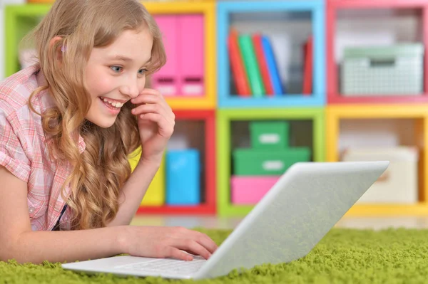 Emotional Cute Girl Using Laptop While Lying Green Floor Home — Stock Photo, Image