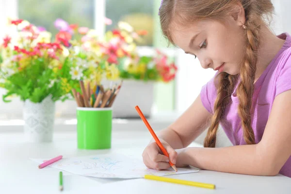 Menina Desenho Com Lápis Seu Quarto — Fotografia de Stock
