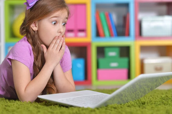 Girl using modern laptop — Stock Photo, Image