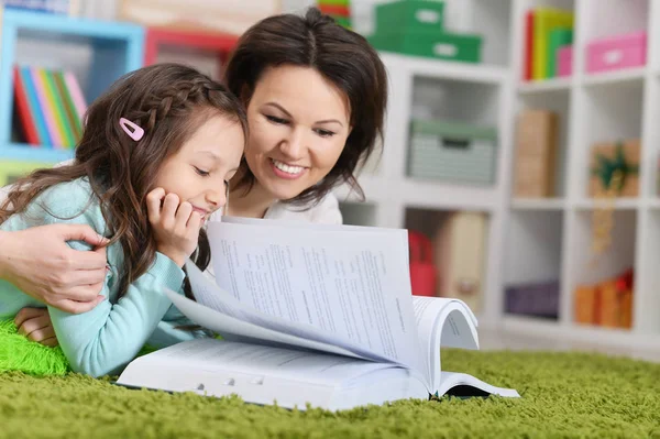 Mother Daughter Reading Book While Lying Floor — Stock Photo, Image