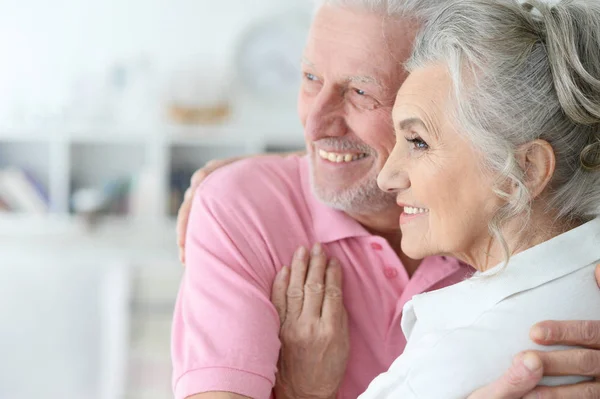 Retrato Una Feliz Pareja Ancianos Casa — Foto de Stock