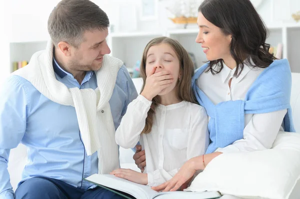 Parents and daughter looking at globe — Stock Photo, Image