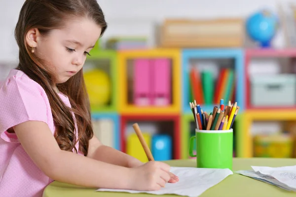 Linda Niña Rosa Camisa Dibujo Habitación — Foto de Stock