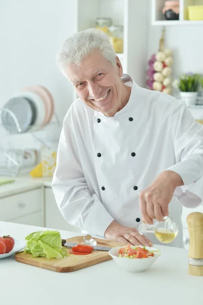 Elderly Male Chef Cutting Cabbage Kitchen — Stock Photo, Image