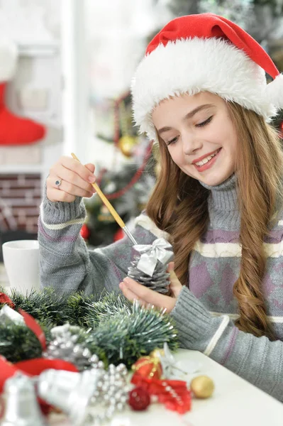 Carino Ragazza Dai Capelli Lunghi Che Prepara Natale — Foto Stock