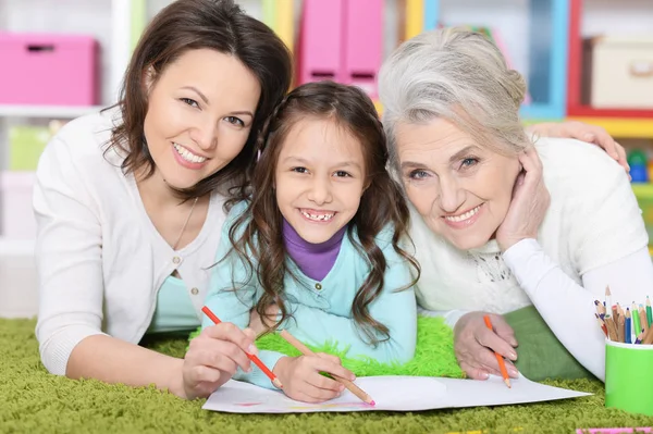 Oma Moeder Leesboek Met Meisje — Stockfoto