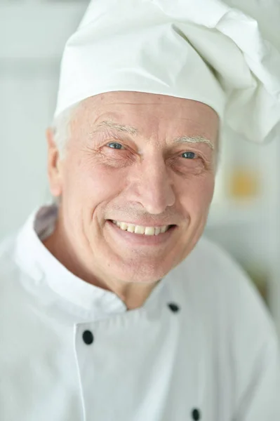 Feliz Anciano Hombre Chef Sonriendo — Foto de Stock