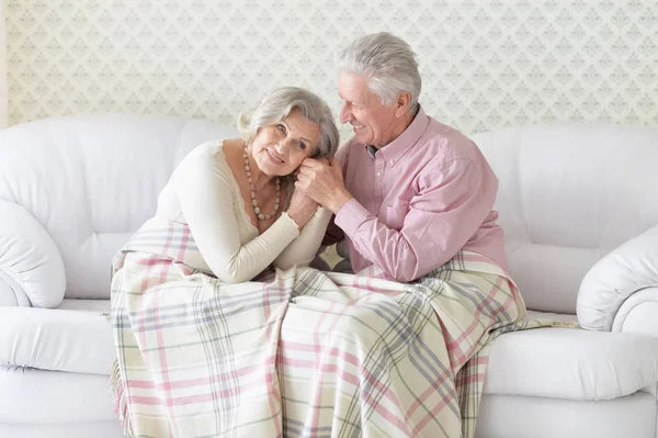 Feliz Pareja Ancianos Descansando Casa — Foto de Stock