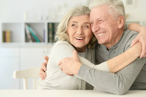 Retrato Casal Idosos Felizes Casa — Fotografia de Stock