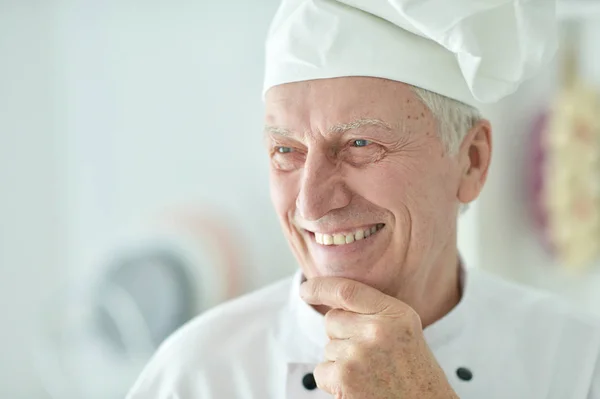 Nöjd Äldre Manliga Chef Med Hand Hakan — Stockfoto