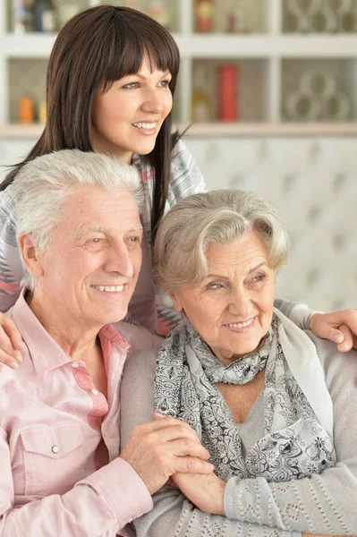 Glückliches Familienporträt — Stockfoto