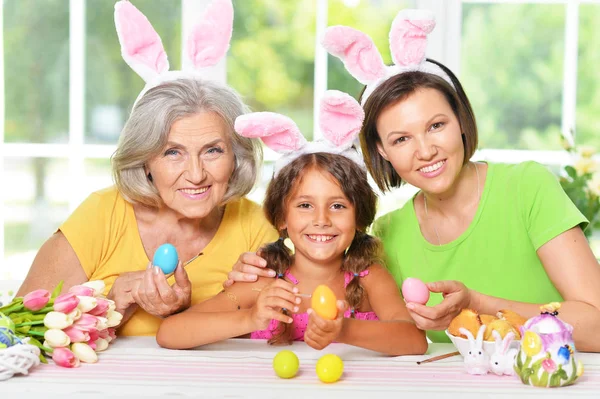 Ευτυχισμένη Οικογένεια Φοράει Ροζ Αυτιά Κουνελιών Προετοιμασία Για Διακοπές Πάσχα — Φωτογραφία Αρχείου