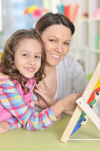 Moeder met dochtertje — Stockfoto