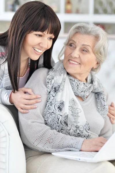 Portret van moeder en dochter — Stockfoto