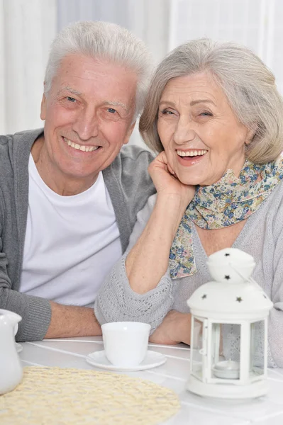 Couple âgé buvant du thé — Photo