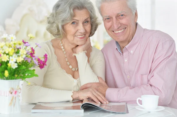 Happy Senior Couple Drinking Tea Reading Magazine — Stock Photo, Image