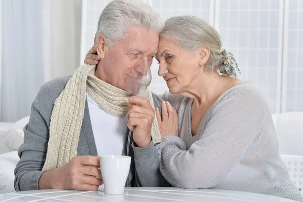Sjuka äldre par — Stockfoto