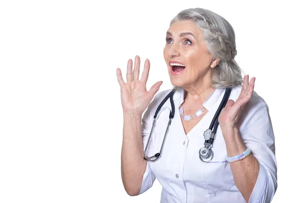 Glücklich Oberarzt Posiert Auf Weißem Hintergrund — Stockfoto