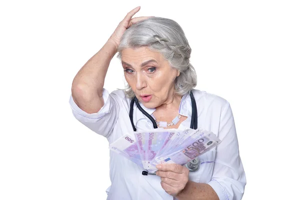 Retrato Una Doctora Sosteniendo Billetes Aislados Sobre Fondo Blanco — Foto de Stock