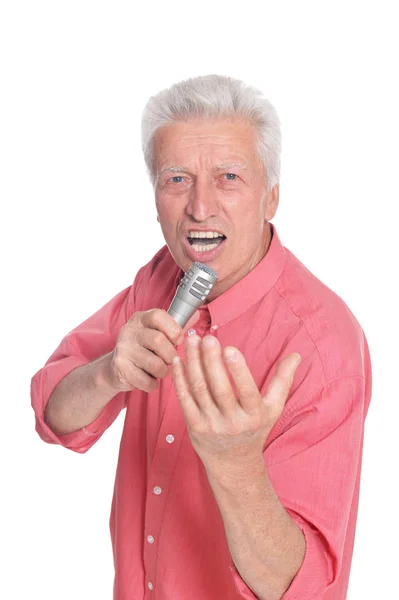 Ανώτερος άνθρωπος τραγουδώντας καραόκε — Φωτογραφία Αρχείου