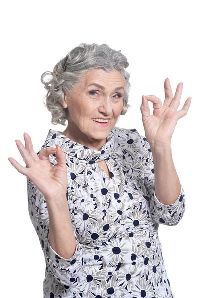 Retrato Mujer Mayor Hermosa Mostrando Signos Contra Fondo Blanco — Foto de Stock