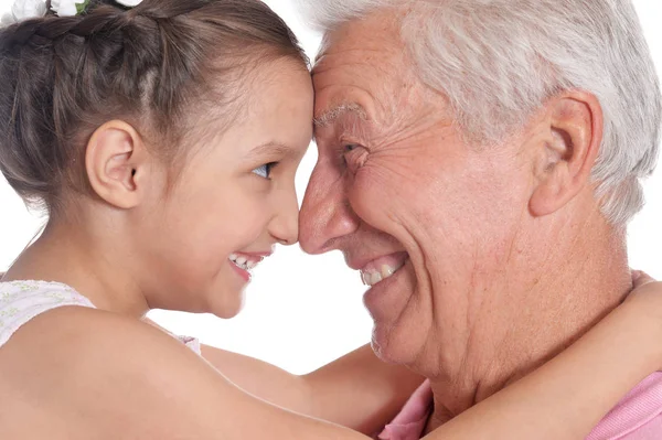 Пожилой мужчина с симпатичной внучкой — стоковое фото