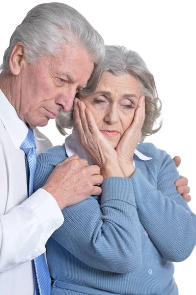 Ritratto Triste Coppia Anziana Isolata Sfondo Bianco — Foto Stock