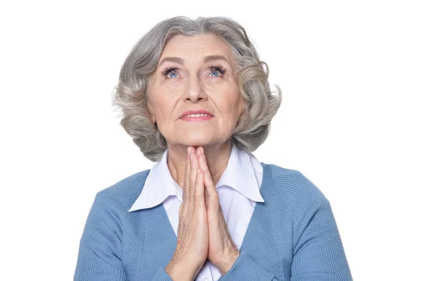 Портрет Усміхненої Старшої Жінки Яка Молиться Ізольовано Білому Тлі — стокове фото