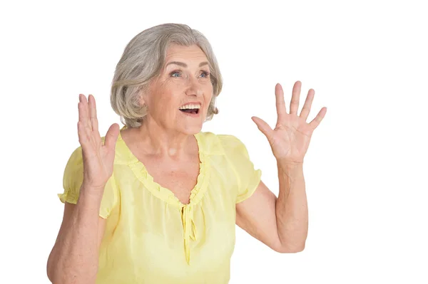 Retrato Hermosa Mujer Mayor Sorprendida Posando Aislada Sobre Fondo Blanco —  Fotos de Stock