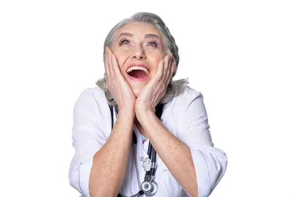 Happy Senior Starý Doktor Pózuje Bílém Pozadí — Stock fotografie