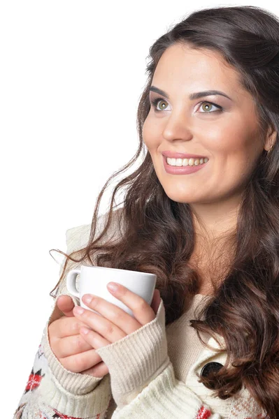 Retrato Hermosa Mujer Rizada Con Ropa Abrigo Taza Celebración Aislada — Foto de Stock