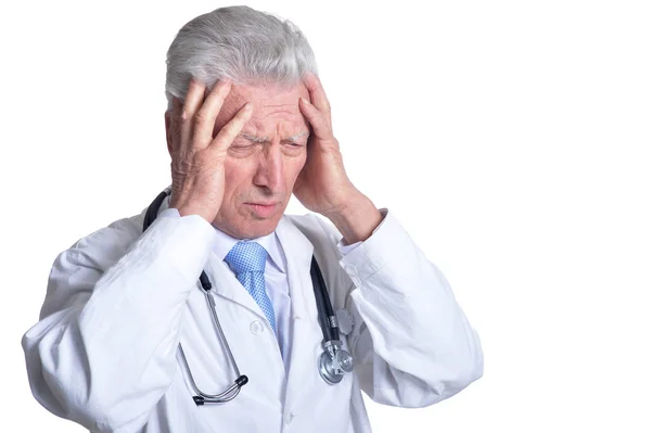 Portrait Médecin Homme Senior Avec Maux Tête Sur Fond Blanc — Photo