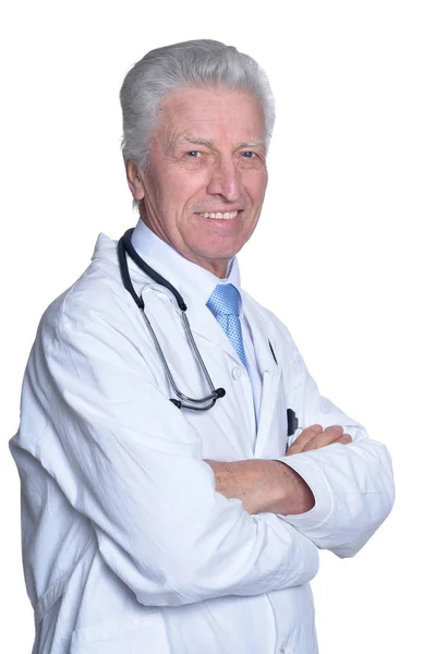 Retrato Médico Sexo Masculino Sênior Com Estetoscópio Sobre Fundo Branco — Fotografia de Stock