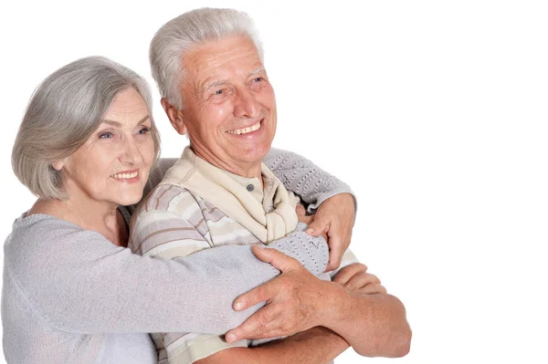 Beyaz Arka Plan Üzerinde Izole Sarılma Mutlu Yaşlı Çift Portresi — Stok fotoğraf