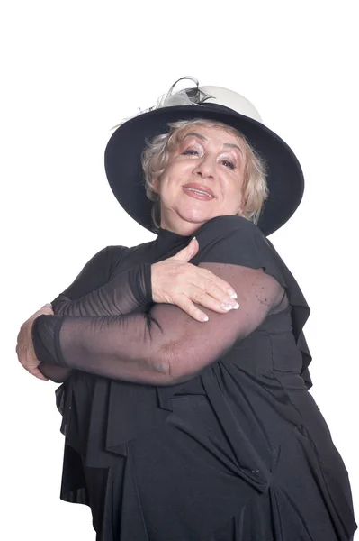 Mujer Mayor Sonriente Sombrero Negro Posando Aislada Sobre Fondo Blanco — Foto de Stock