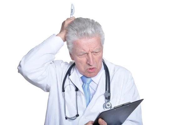 Męski lekarz ze stetoskopem — Zdjęcie stockowe
