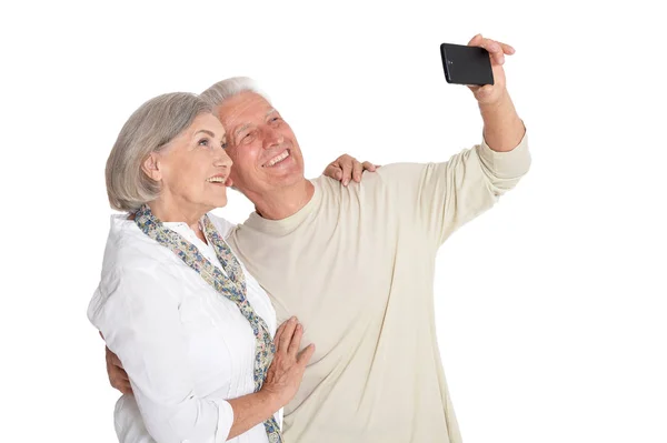 Retrato Pareja Mayor Tomando Selfie Aislado Sobre Fondo Blanco — Foto de Stock