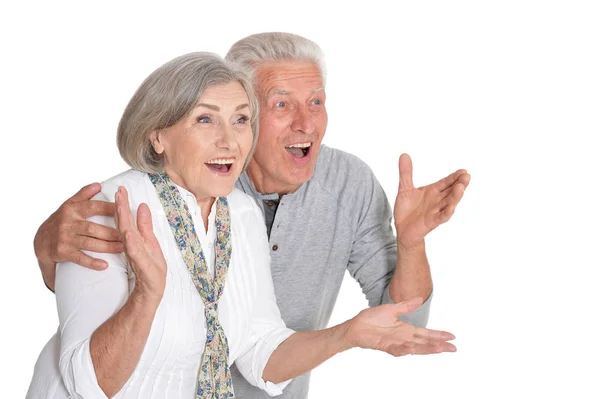 Портрет Счастливой Пожилой Пары Позирующей Белом Фоне — стоковое фото