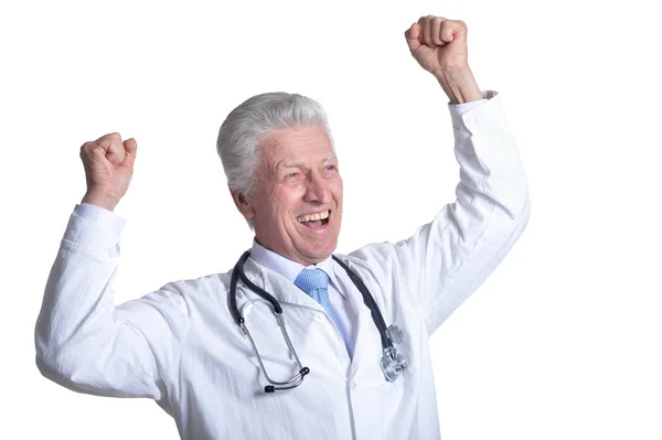 Retrato Médico Adulto Mayor Feliz Con Estetoscopio Sobre Fondo Blanco —  Fotos de Stock