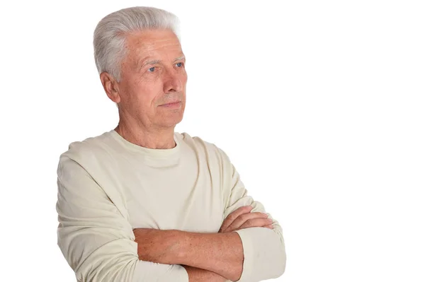 Portret Pewnego Starszego Mężczyzny Skrzyżowanymi Ramionami Pozowanie Białym Tle — Zdjęcie stockowe
