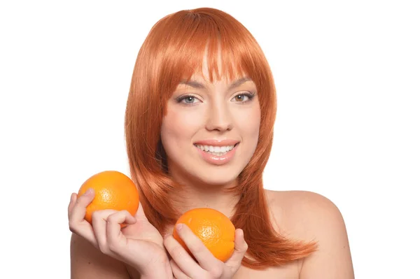 Портрет Молодой Женщины Позирующей Апельсинами Белом Фоне — стоковое фото