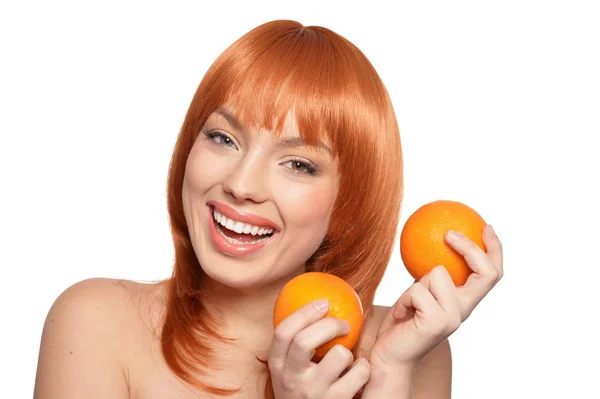 Retrato Jovem Posando Com Laranjas Isoladas Fundo Branco — Fotografia de Stock