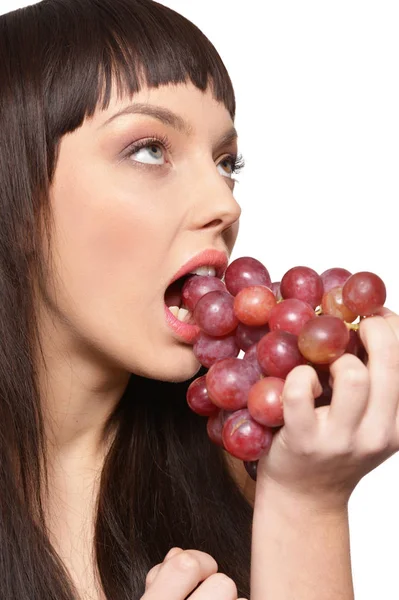 Portret Van Jonge Vrouw Poseren Met Druiven Geïsoleerd Witte Achtergrond — Stockfoto