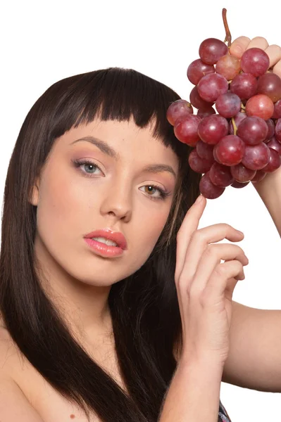 Portret Van Jonge Vrouw Poseren Met Druiven Geïsoleerd Witte Achtergrond — Stockfoto
