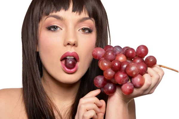 Portret Van Jonge Vrouw Poseren Met Druiven Geïsoleerd Witte Achtergrond — Stockfoto