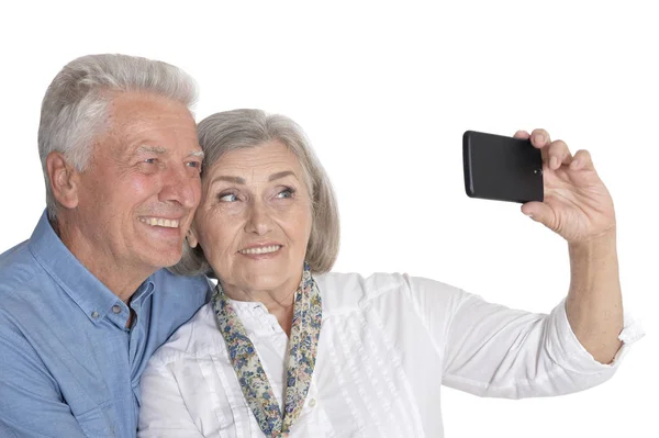 Retrato Pareja Mayor Tomando Selfie Aislado Sobre Fondo Blanco — Foto de Stock